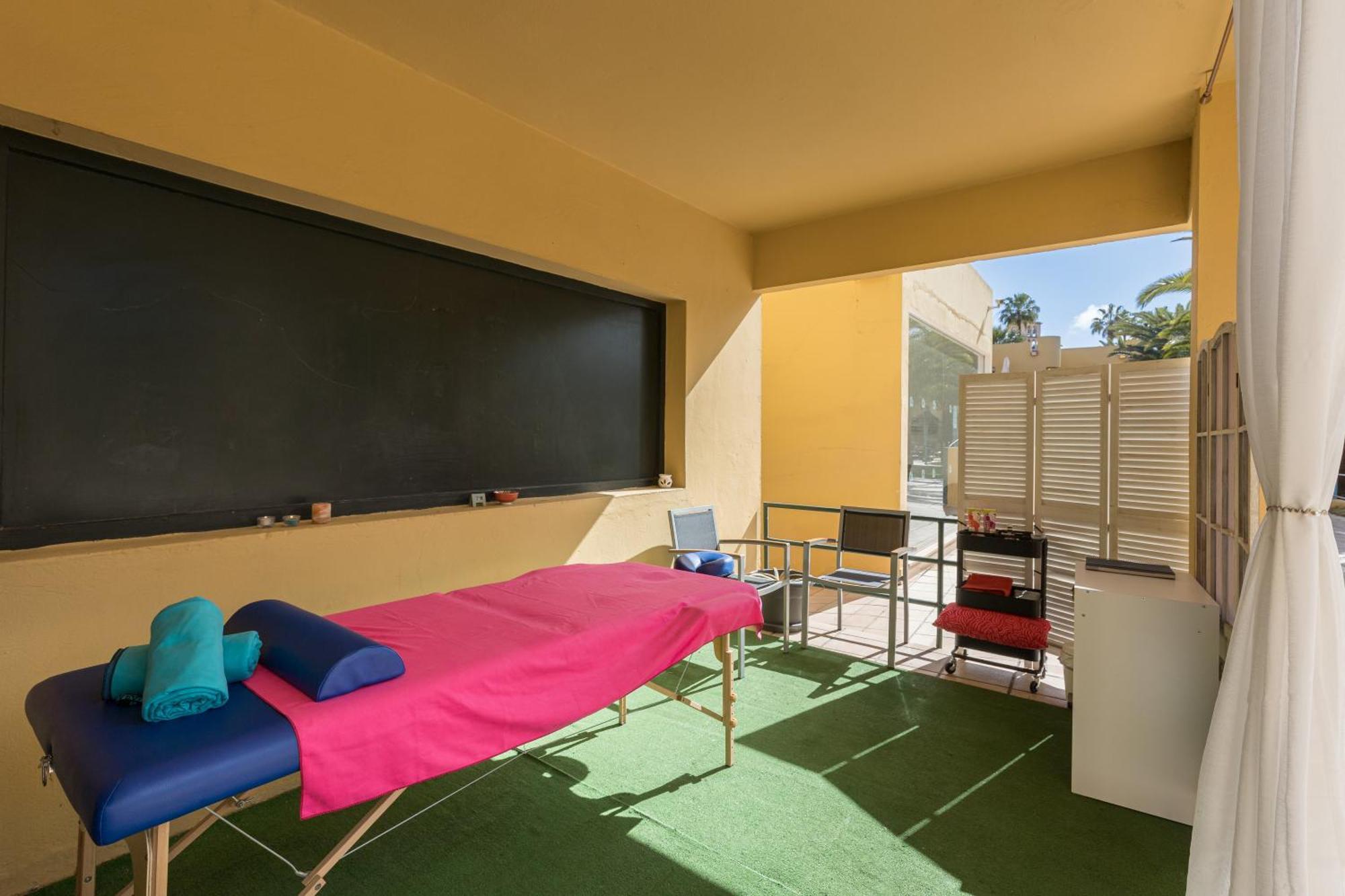 Home2Book Pool & Tennis Court Cozy Apt, Коральео Экстерьер фото