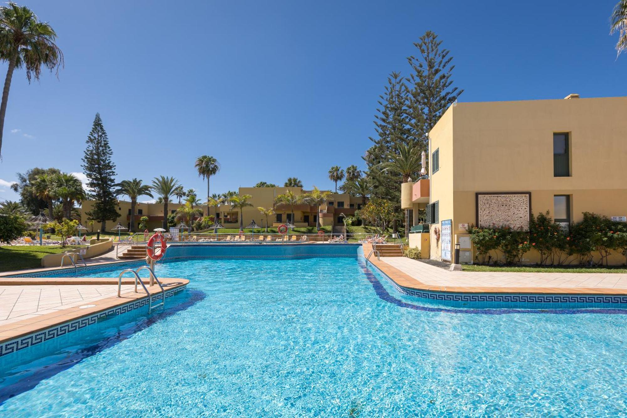Home2Book Pool & Tennis Court Cozy Apt, Коральео Экстерьер фото